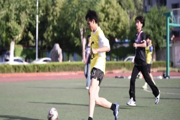 NHL卡罗莱纳飓风训练营 阿霍进攻火力与东部争冠路径观察